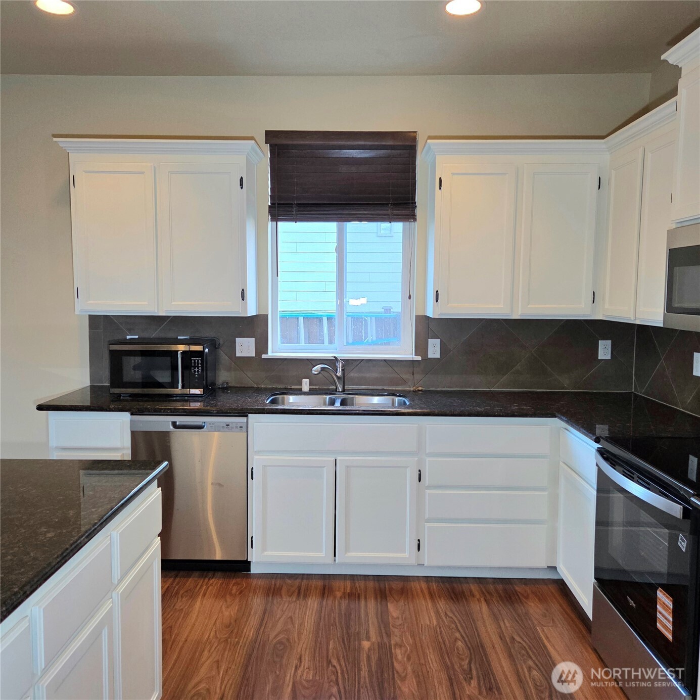 1605 Riddell Avenue Northeast Orting, WA 98360 - Photo 4 of 39