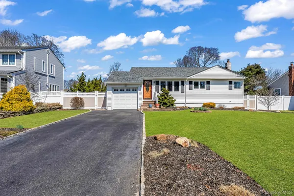 $669,000 | 7 Gedney Avenue, Smithtown, NY 11787