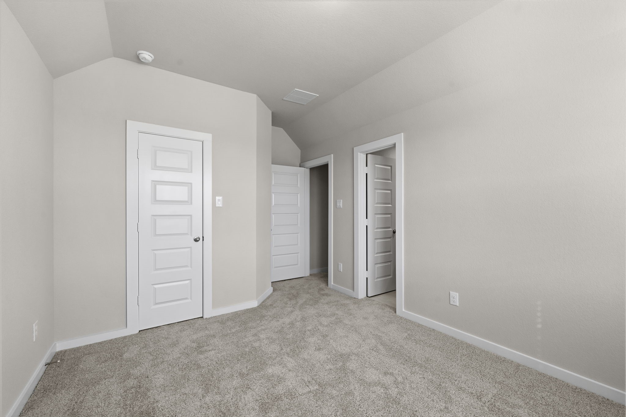 2571 Forest Cedar Lane Conroe, TX 77301 - Photo 28 of 42 an empty room with closet area