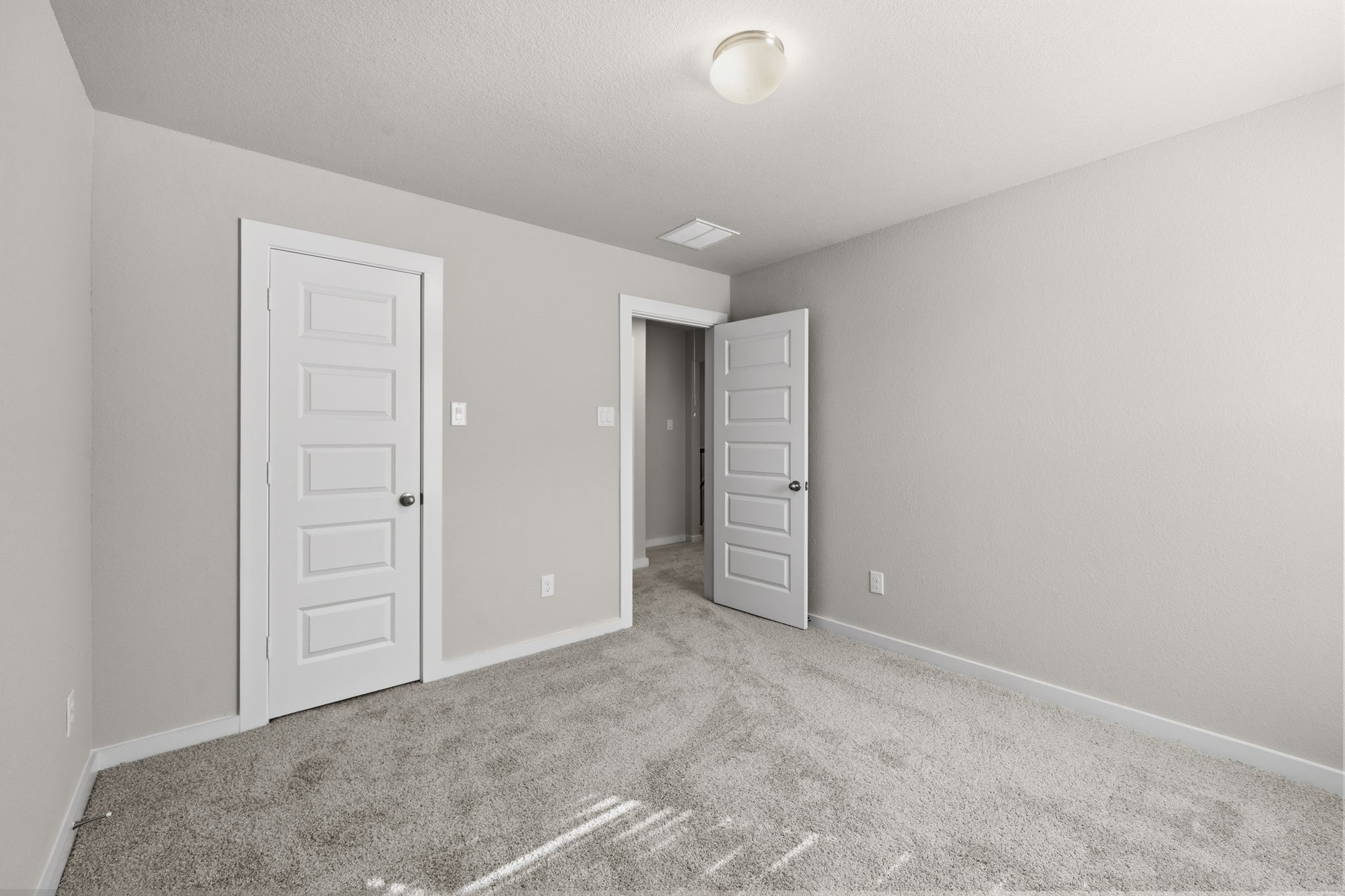 2571 Forest Cedar Lane Conroe, TX 77301 - Photo 34 of 42 an empty room with closet area