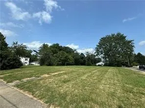 $13,000 | 802 Cherry Point Street, Paris, IL 61944