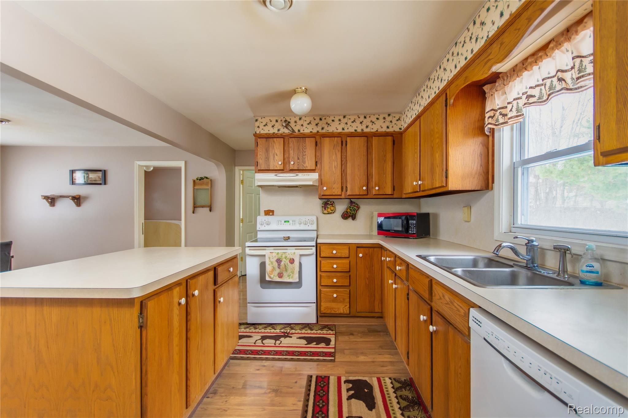4526 West Allen Road Howell, MI 48855 - Photo 6 of 29 DSC_2732enf.jpg
