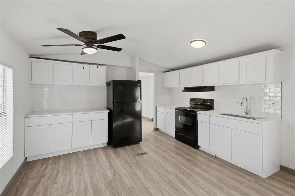 904 Flamingo Road Granbury, TX 76049 - Photo 9 of 23 Gallery Image 9