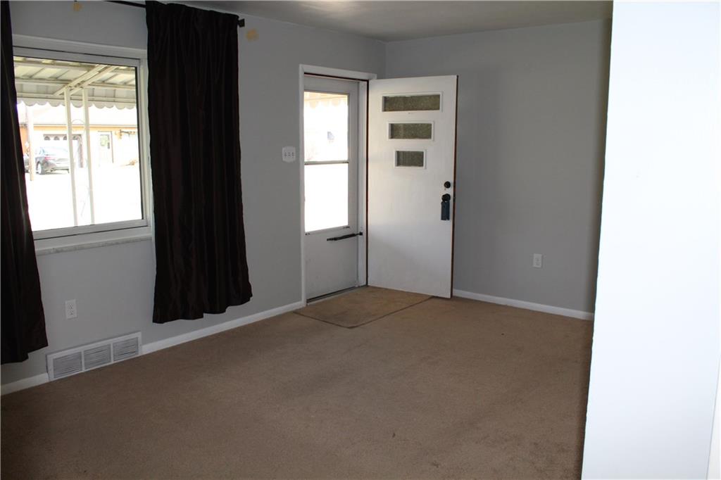 110 Chestnut Center Monaca, PA 15061 - Photo 2 of 10 Gallery Image 2
