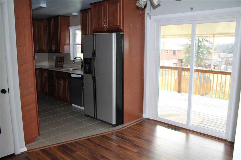 110 Chestnut Center Monaca, PA 15061 - Photo 4 of 10 Gallery Image 4