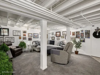 $775,000 | 2500 West Farwell Avenue, Chicago, IL 60645