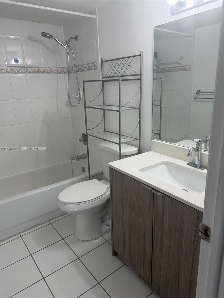 21 East 3rd Street, Unit 405 Hialeah, FL 33010 - Photo 4 of 5
