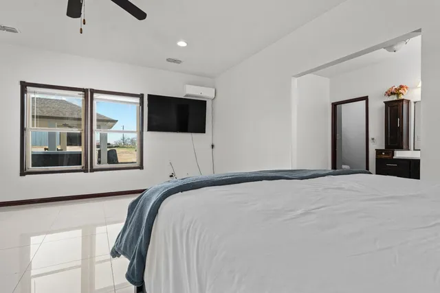 $757,953 | 1206 Walter Hoffman Road, Cedar Creek, TX 78612