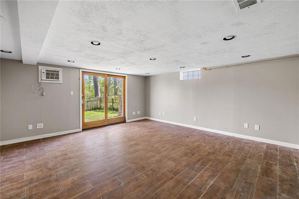 242 Hornaday Road Pittsburgh, PA 15210 - Photo 19 of 29 Gallery Image 19