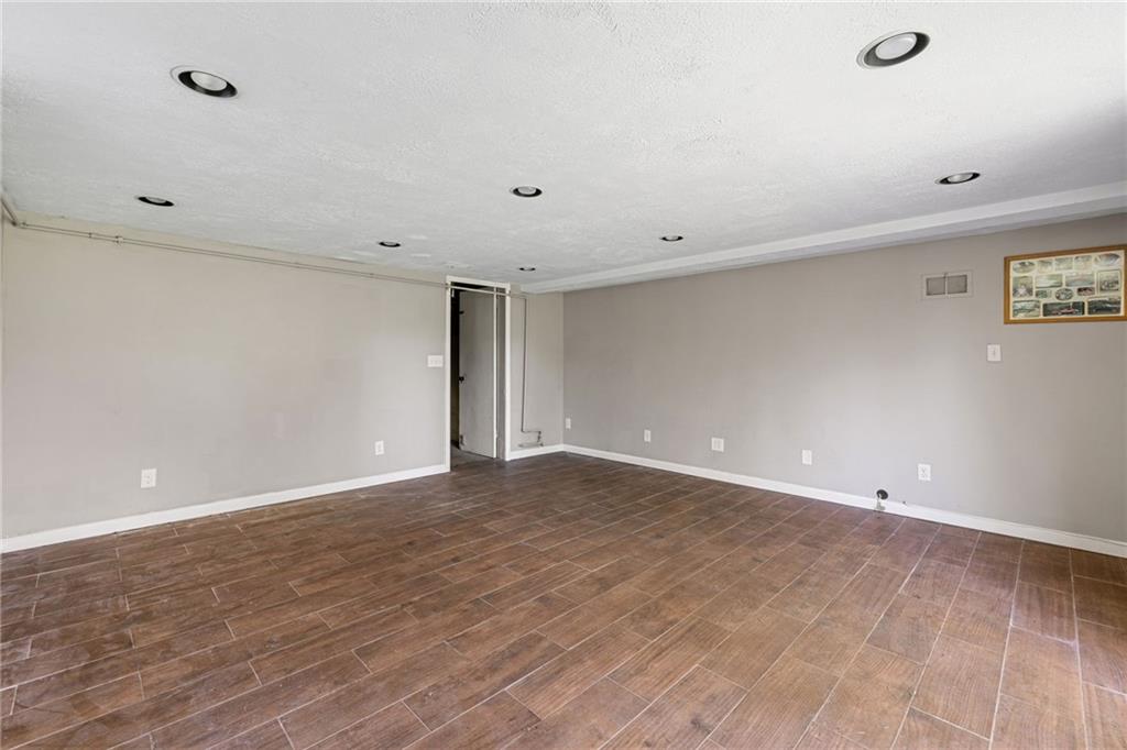 242 Hornaday Road Pittsburgh, PA 15210 - Photo 20 of 29 Gallery Image 20