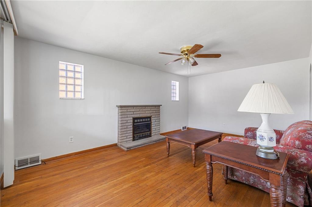 242 Hornaday Road Pittsburgh, PA 15210 - Photo 4 of 29 Gallery Image 4