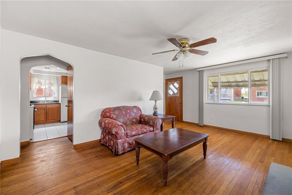 242 Hornaday Road Pittsburgh, PA 15210 - Photo 5 of 29 Gallery Image 5