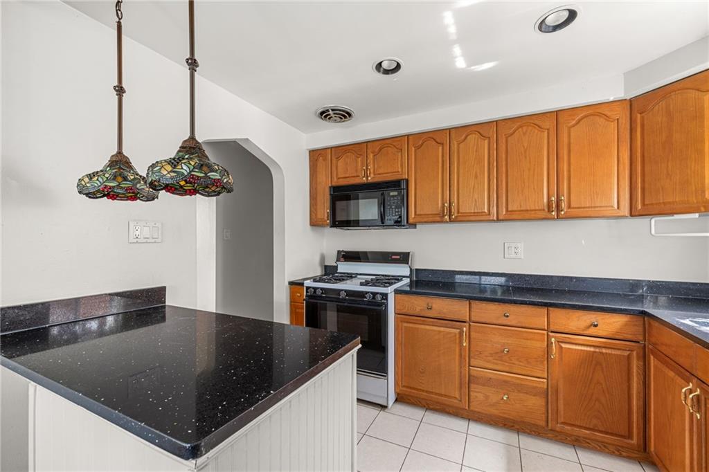 242 Hornaday Road Pittsburgh, PA 15210 - Photo 8 of 29 Gallery Image 8