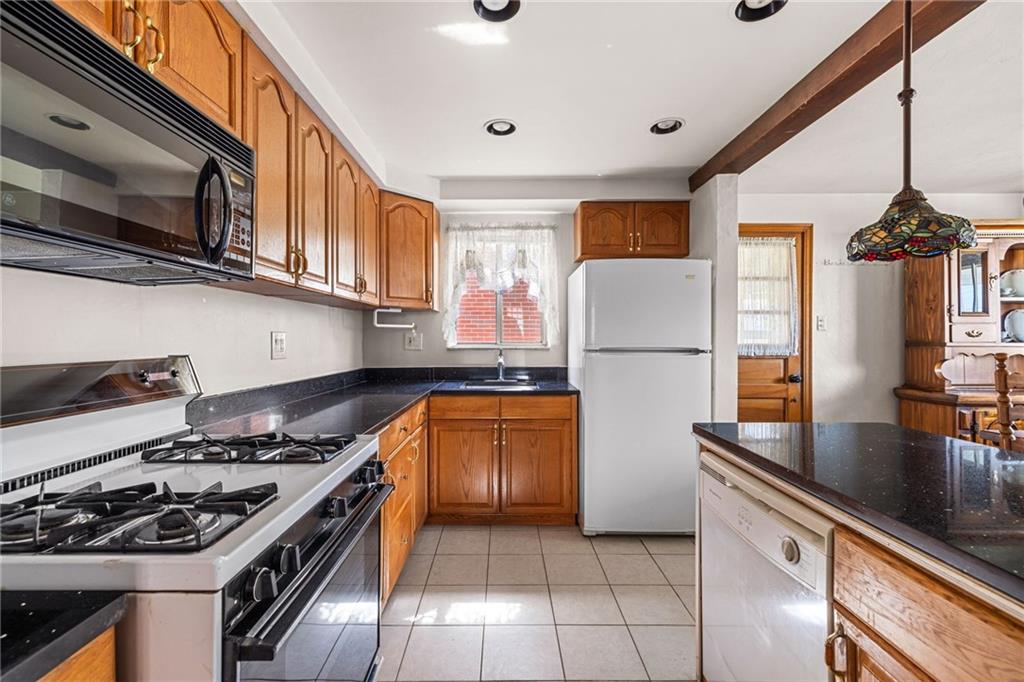 242 Hornaday Road Pittsburgh, PA 15210 - Photo 9 of 29 Gallery Image 9