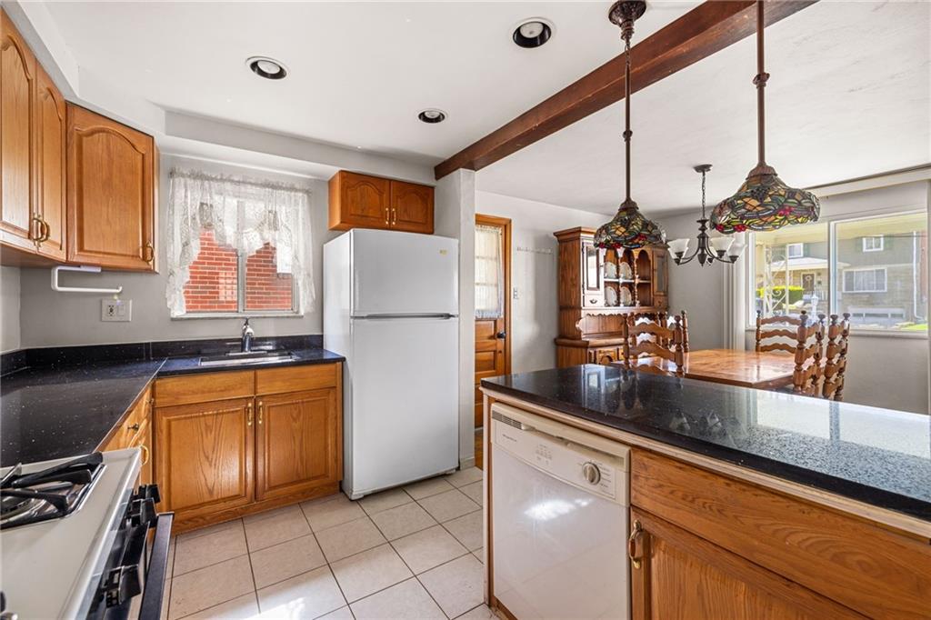 242 Hornaday Road Pittsburgh, PA 15210 - Photo 10 of 29 Gallery Image 10
