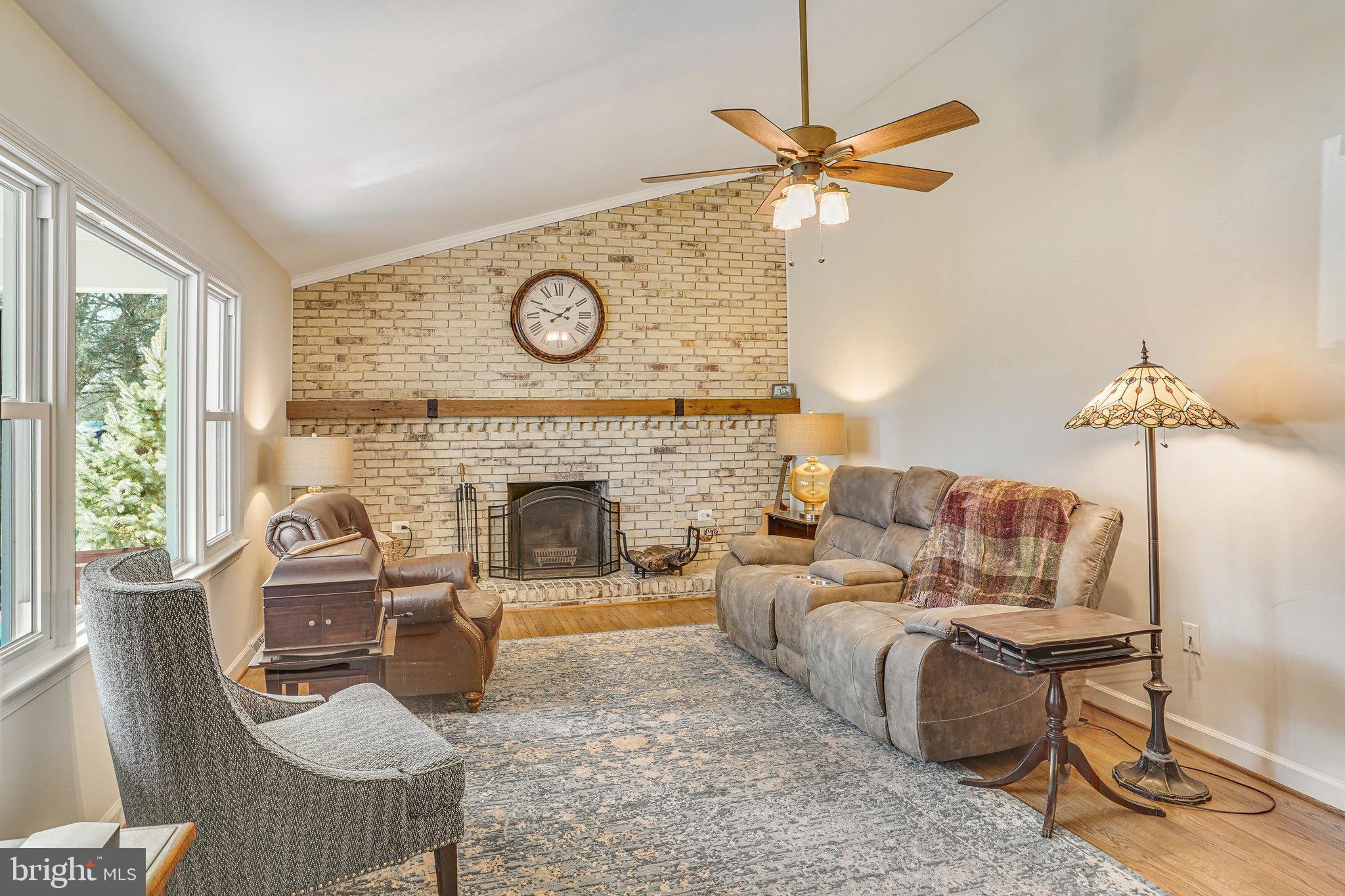 9353 Meetze Road Midland, VA 22728 - Photo 5 of 36 Living Room