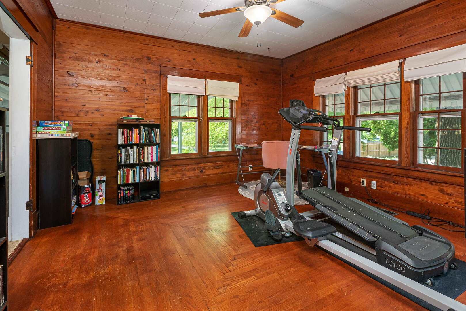 505 California Street Carterville, IL 62918 - Photo 21 of 23 a room with furniture water view and large windows