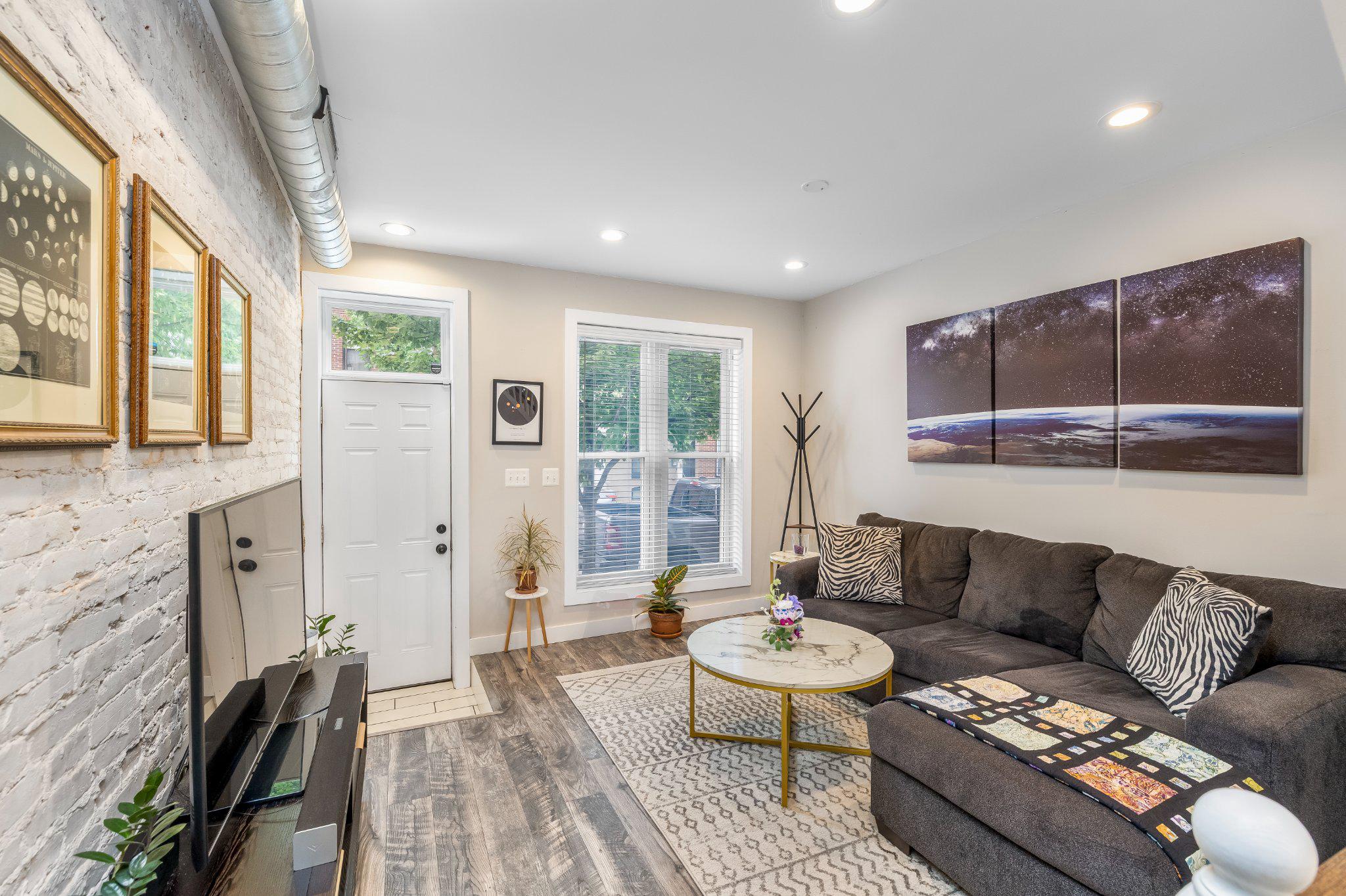 3240 Leverton Avenue Baltimore, MD 21224 - Photo 5 of 22 Main level living room area