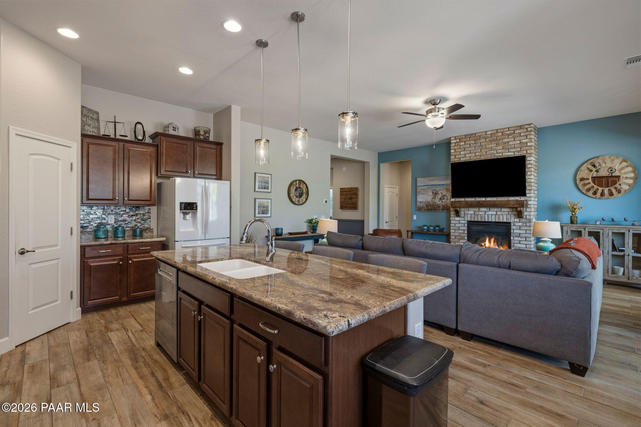 8636 Wandering Creek Road Prescott Valley, AZ 86315 - Photo 10 of 47 Kitchen