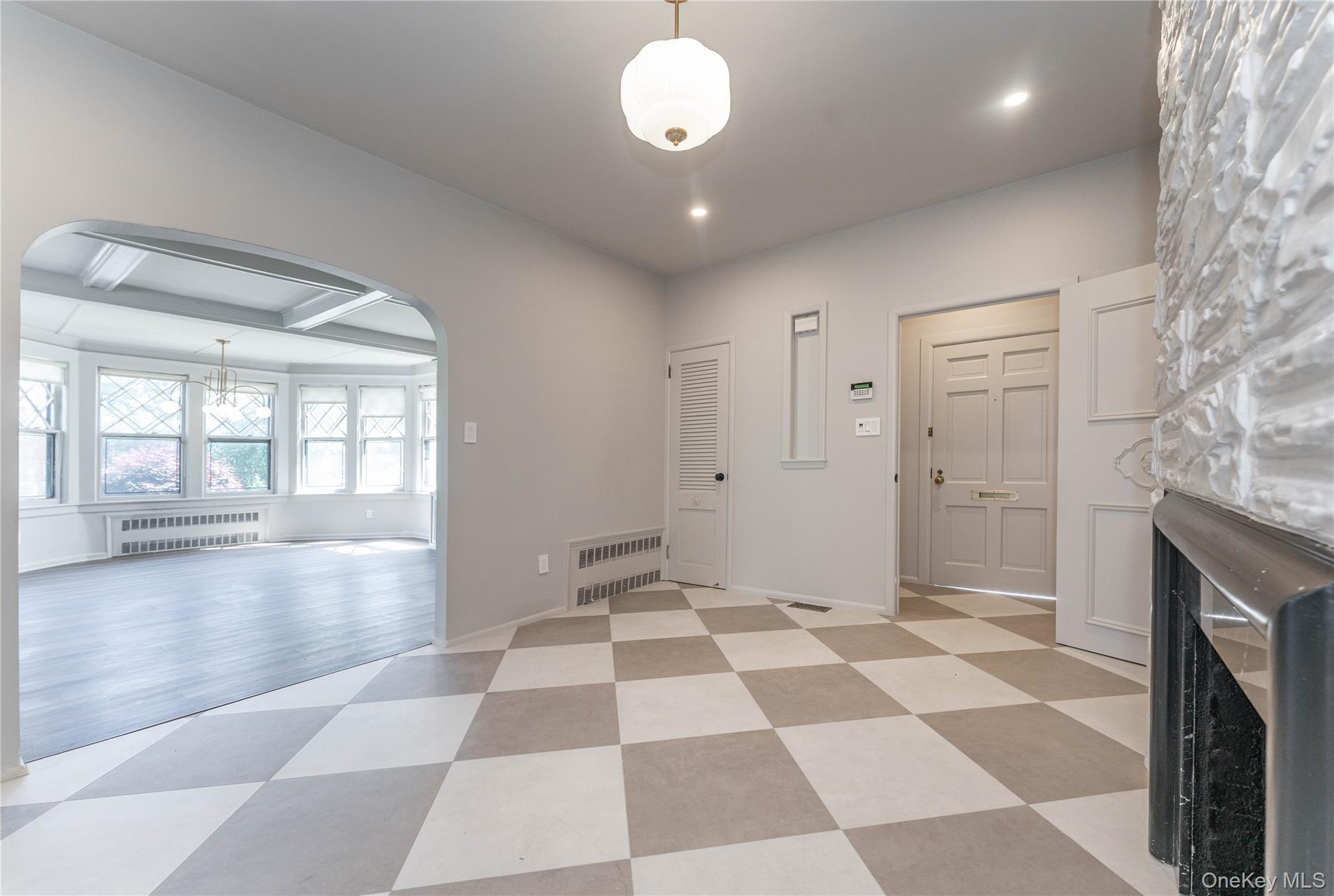 486 Oxford Road Cedarhurst, NY 11516 - Photo 3 of 31