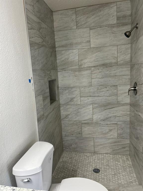 4720 Burma Road Dallas, TX 75216 - Photo 5 of 13 a bathroom with a toilet and a shower
