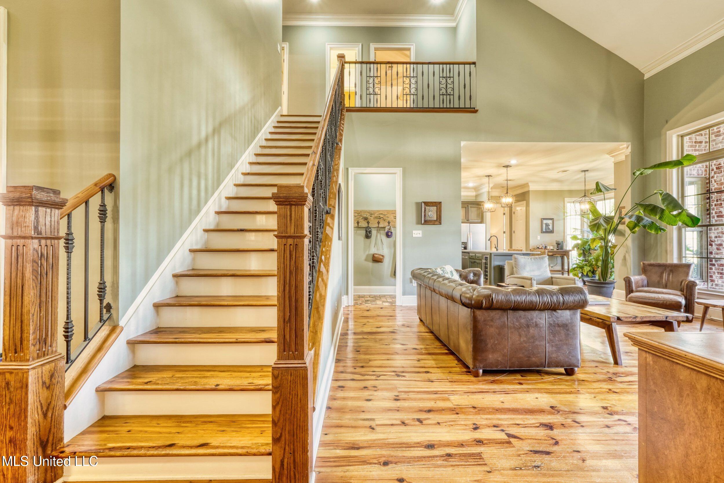 9370 Oak Island Road Gulfport, MS 39503 - Photo 23 of 39 STAIRCASE