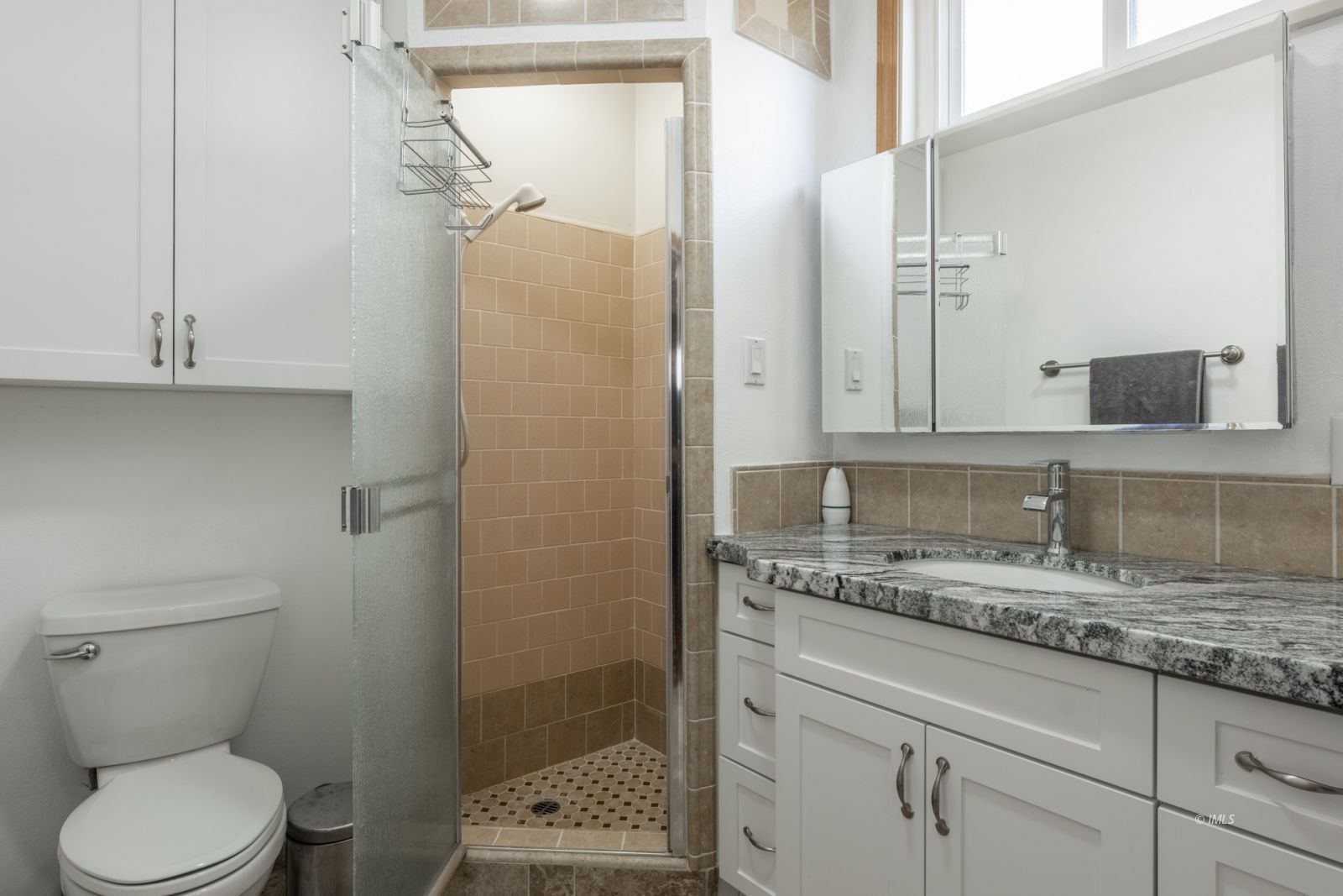 331 North Jackson Street Independence, CA 93526 - Photo 20 of 35 Primary Bathroom