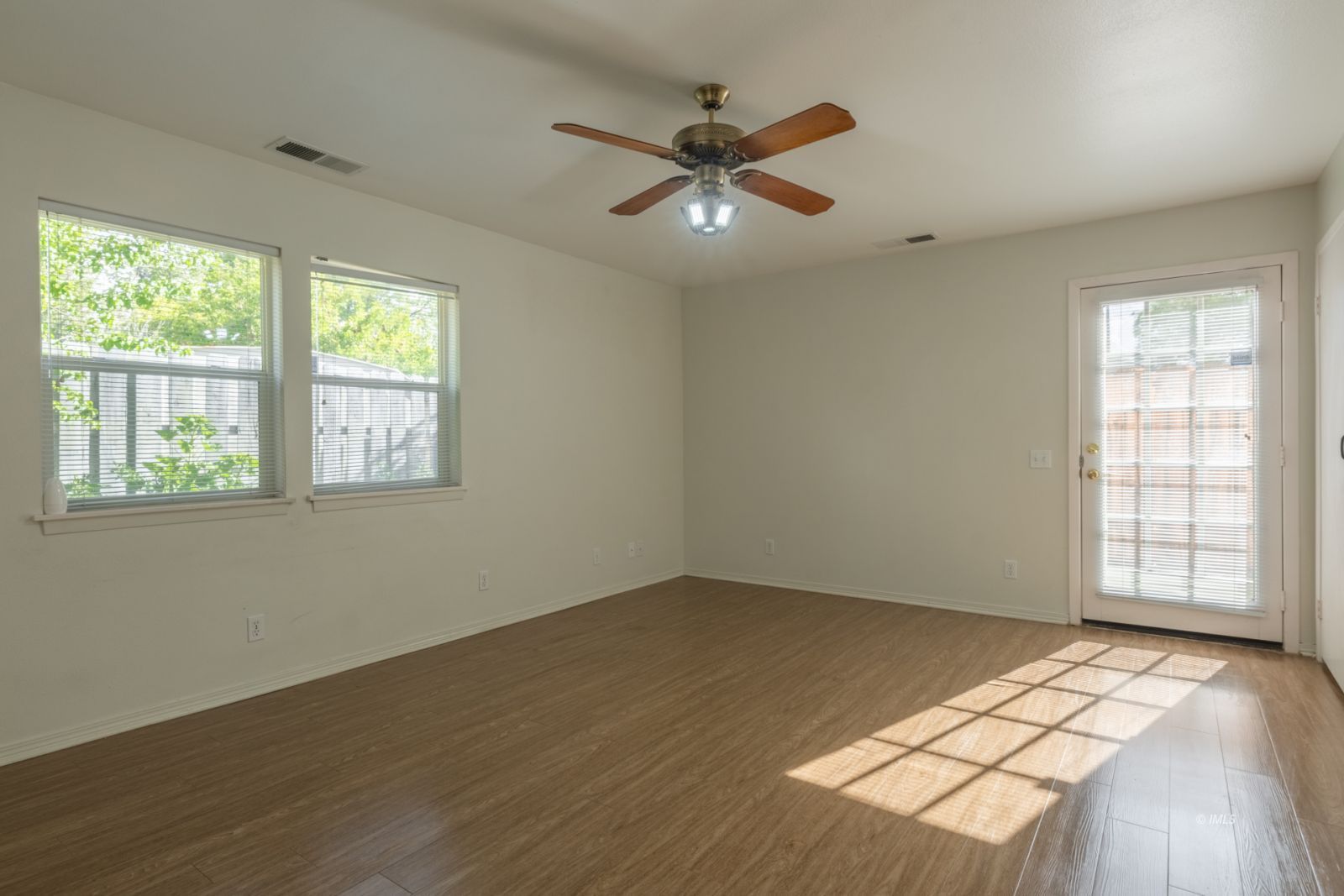 331 North Jackson Street Independence, CA 93526 - Photo 21 of 35 Guest Bedroom