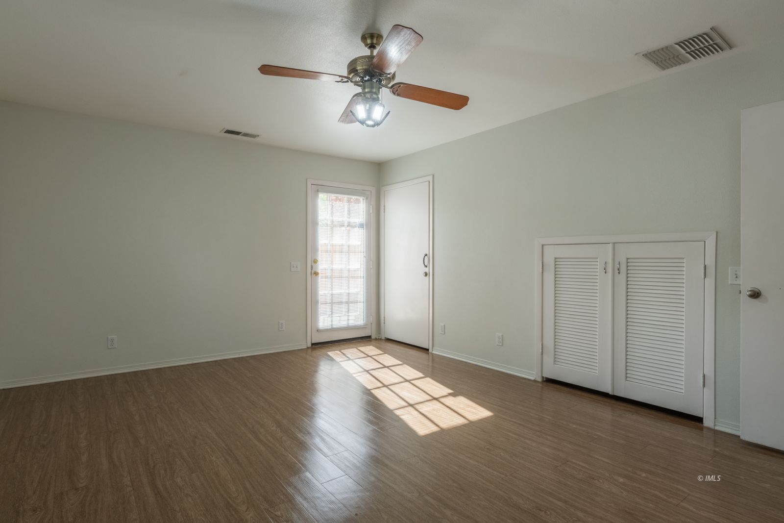 331 North Jackson Street Independence, CA 93526 - Photo 23 of 35 Guest Bedroom