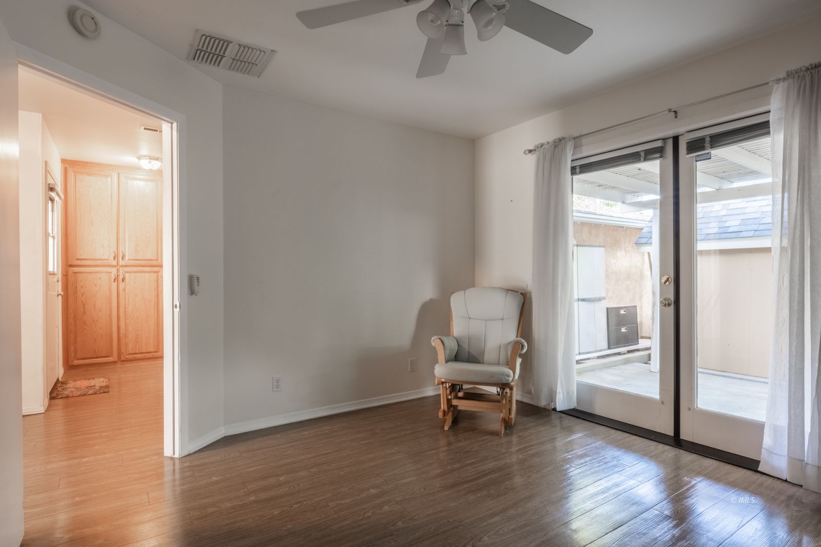 331 North Jackson Street Independence, CA 93526 - Photo 24 of 35 Guest Bedroom
