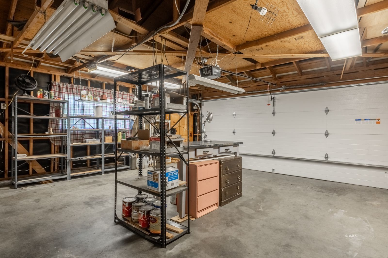 331 North Jackson Street Independence, CA 93526 - Photo 33 of 35 Garage