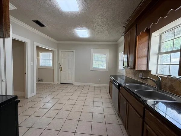 $1,875 | 3016 James Avenue, Fort Worth, TX 76110