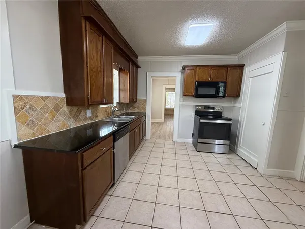 $1,875 | 3016 James Avenue, Fort Worth, TX 76110