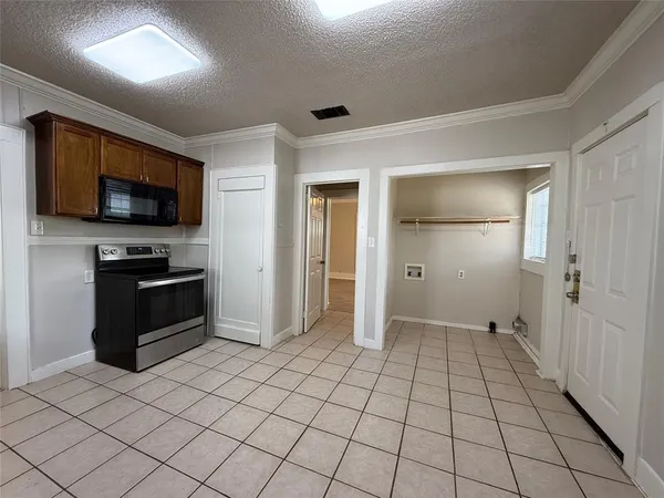 $1,875 | 3016 James Avenue, Fort Worth, TX 76110