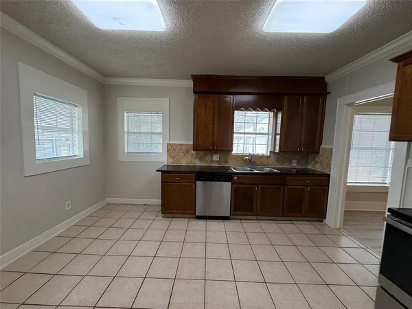 $1,875 | 3016 James Avenue, Fort Worth, TX 76110