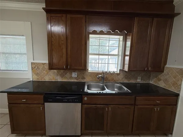 $1,875 | 3016 James Avenue, Fort Worth, TX 76110