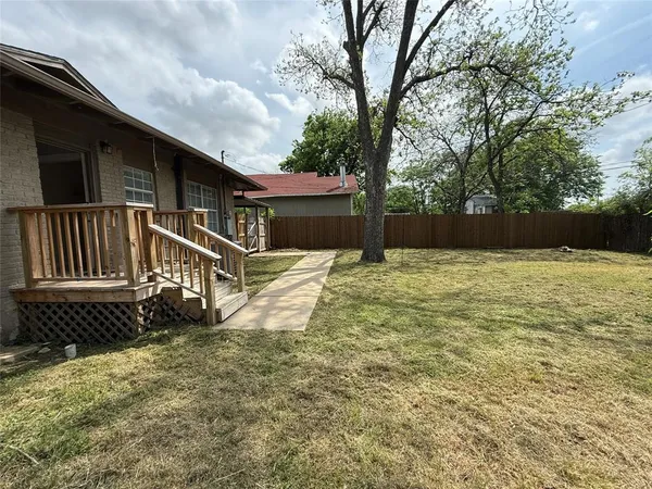 $1,875 | 3016 James Avenue, Fort Worth, TX 76110