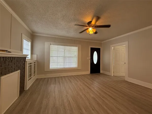 $1,875 | 3016 James Avenue, Fort Worth, TX 76110