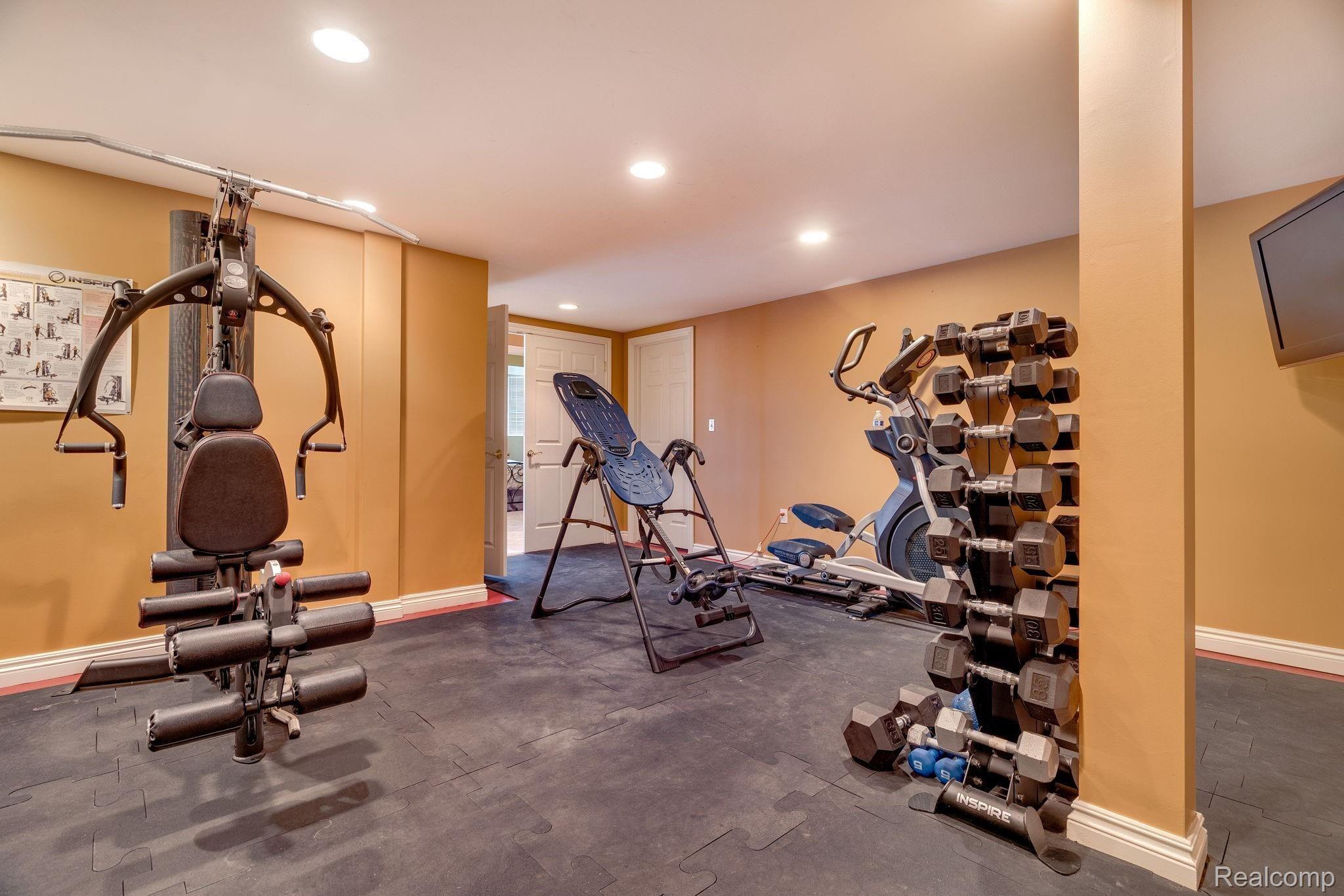 3960 Oak Pointe Court Rochester, MI 48306 - Photo 45 of 55 53-web-or-mls-3960-Oak-Pointe-Ct-53.jpg
