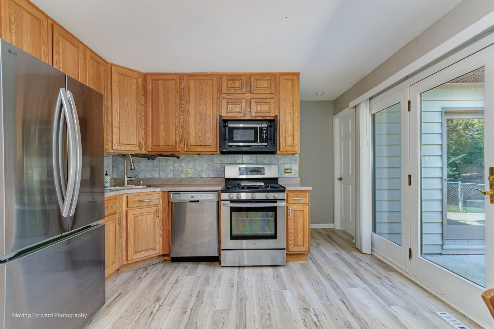 98 Glendale Road Buffalo Grove, IL 60089 - Photo 11 of 34 Gallery Image 11