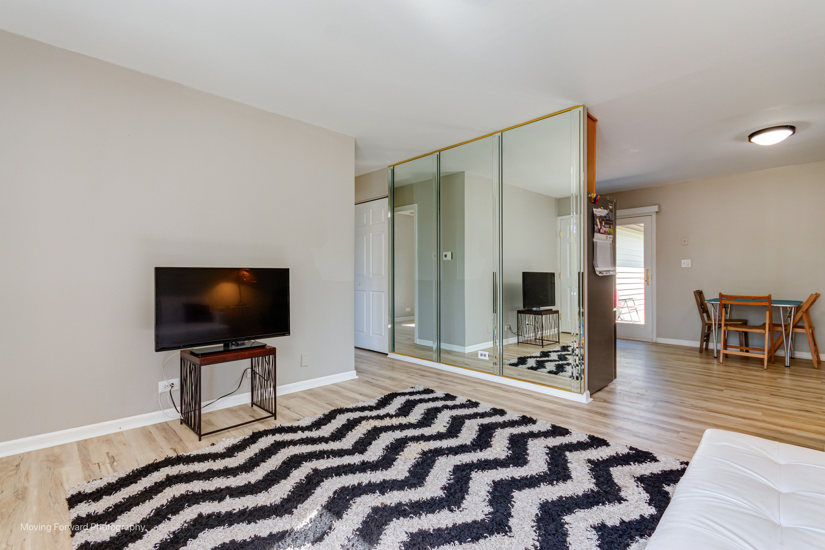 98 Glendale Road Buffalo Grove, IL 60089 - Photo 8 of 34 Gallery Image 8