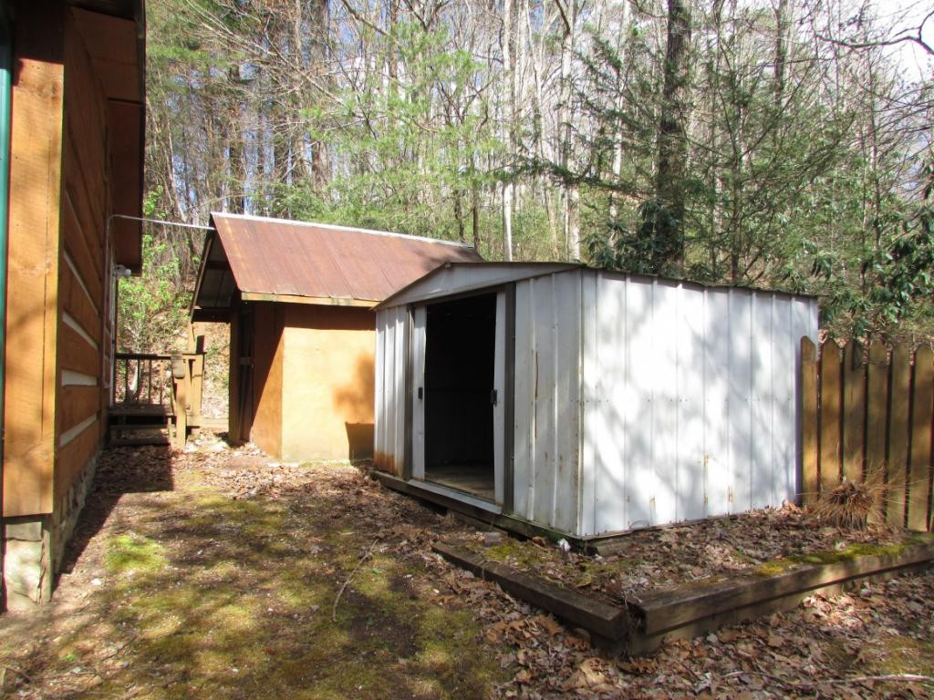 113 Bowman Road Unicoi, TN 37692 - Photo 4 of 16 Photo 4