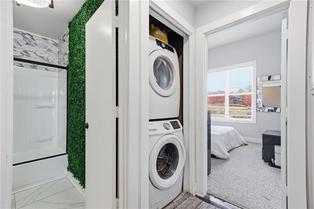 502 Pryor Street Southwest, Unit 328 Atlanta, GA 30312 - Photo 4 of 46 a utility room with dryer and washer