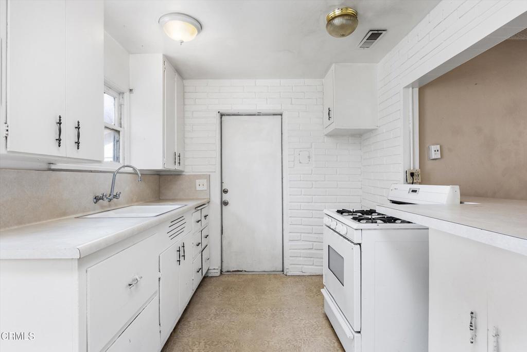 616 Ray Street Bakersfield, CA 93308 - Photo 13 of 38 15-Illuminate Photography - 616 Ray St -