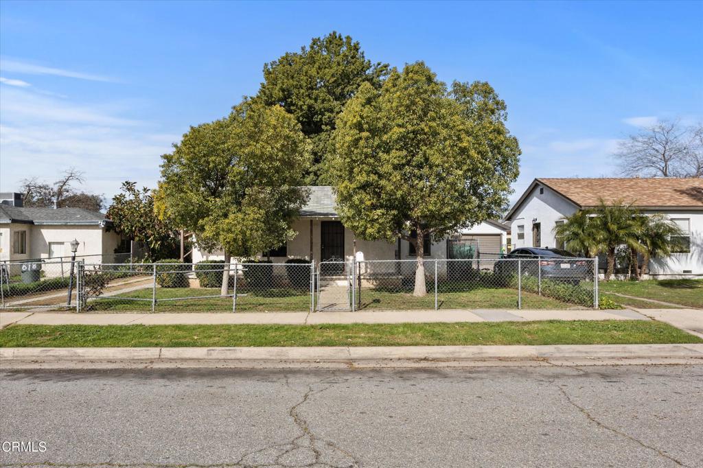 616 Ray Street Bakersfield, CA 93308 - Photo 3 of 38 02-Illuminate Photography - 616 Ray St -