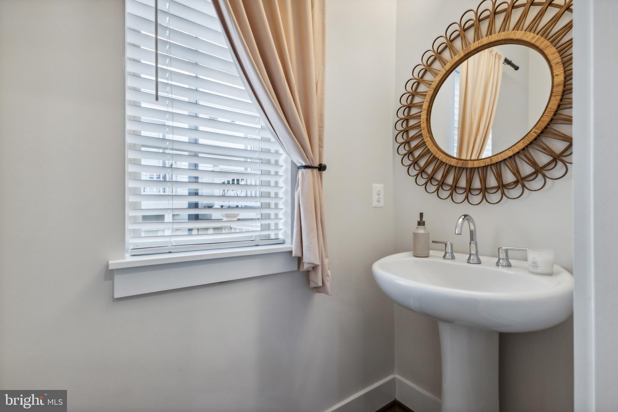 2883 Lowen Valley Road Alexandria, VA 22303 - Photo 11 of 39 Gallery Image 11