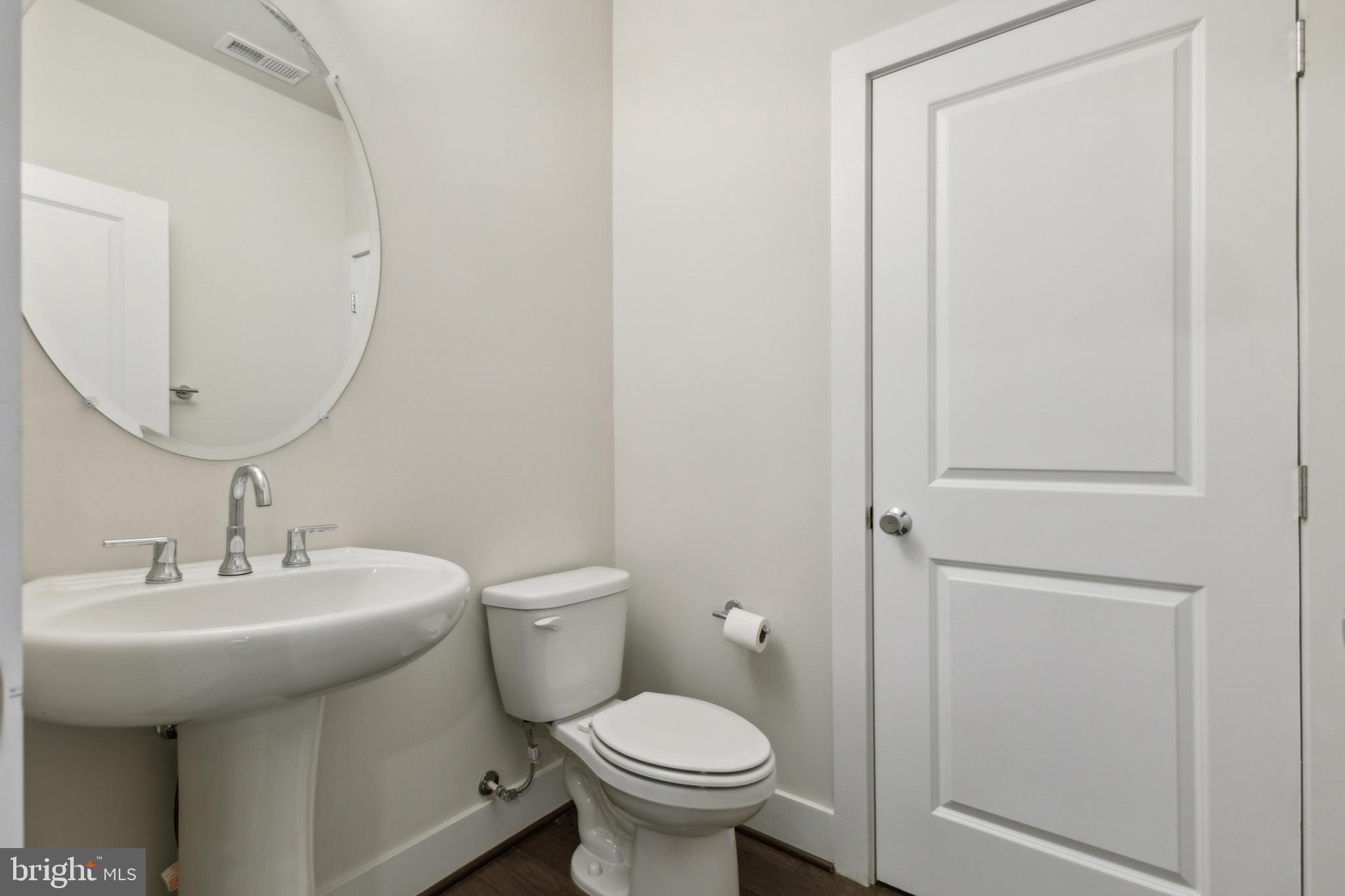 2883 Lowen Valley Road Alexandria, VA 22303 - Photo 9 of 39 Gallery Image 9