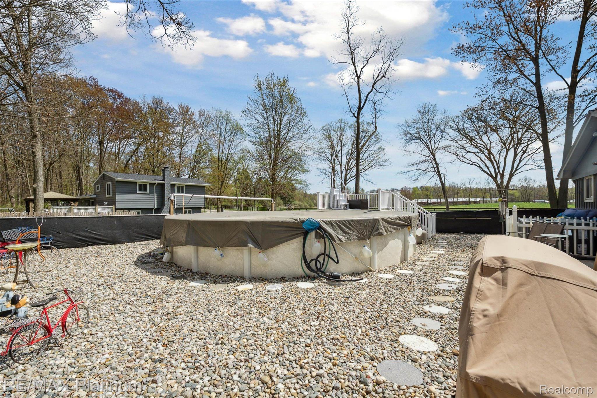 7385 Herbst Road Brighton, MI 48114 - Photo 20 of 28 27' above-ground pool