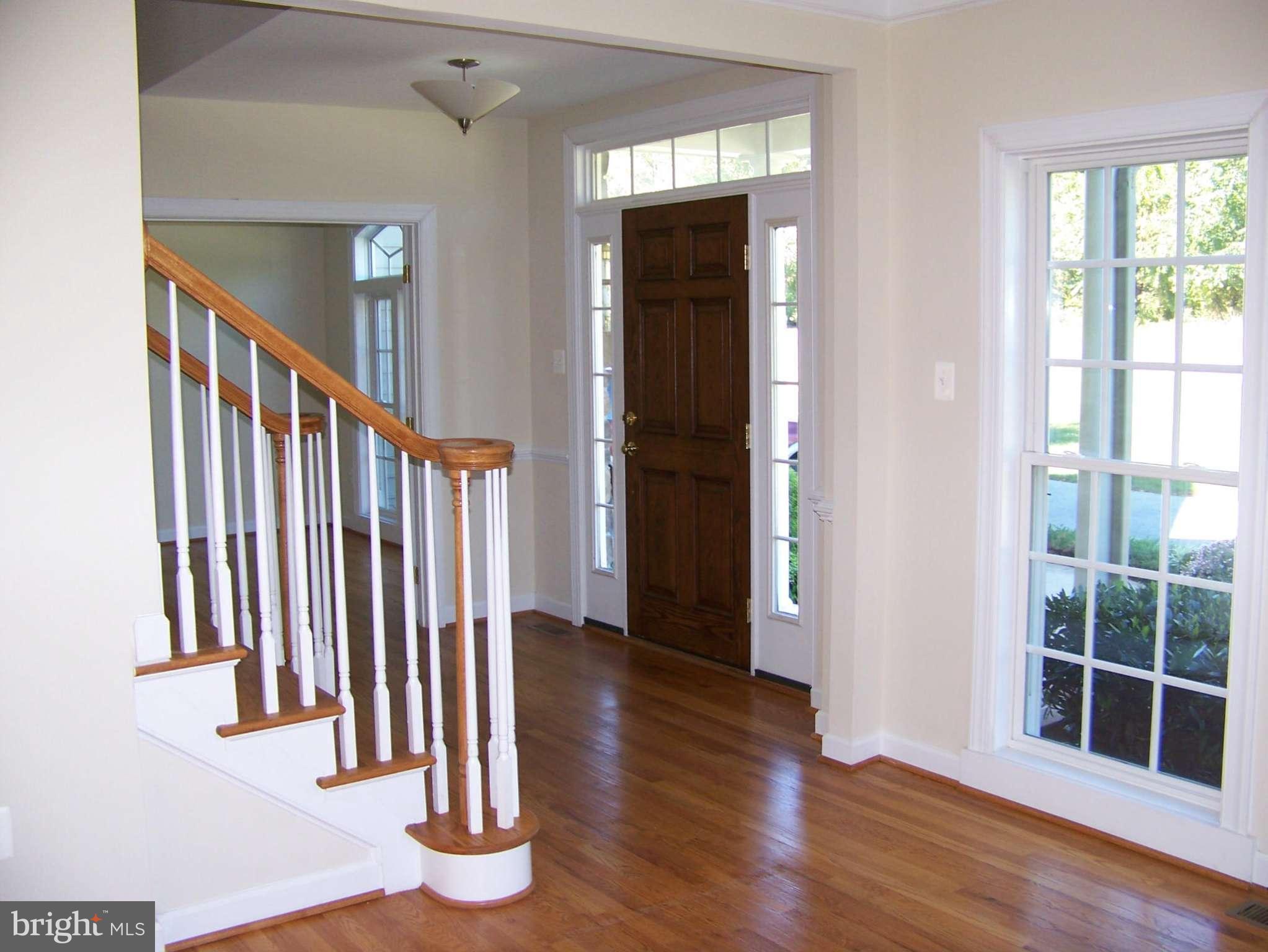 6837 Crickenberger Road New Market, MD 21774 - Photo 3 of 30 Living Room