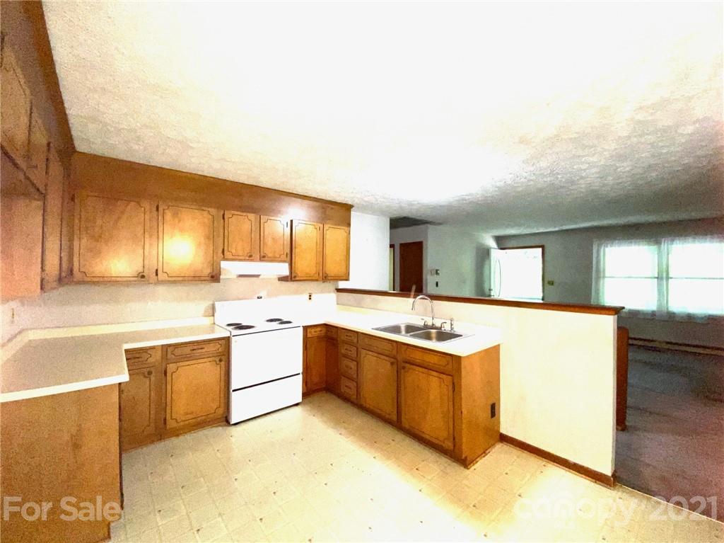 1209 Cannon Road Marion, NC 28752 - Photo 11 of 29 Gallery Image 11